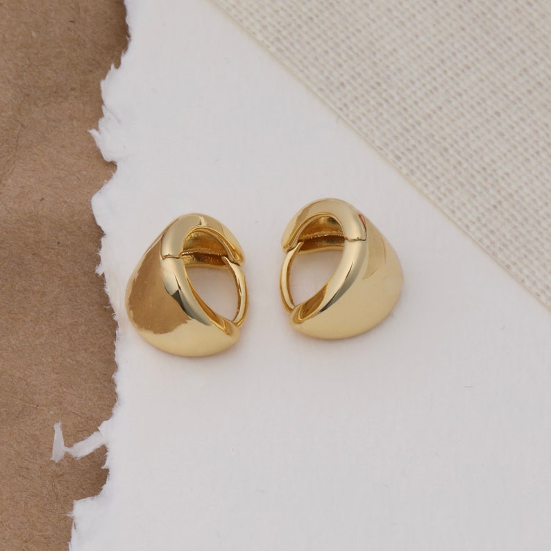 Small Huggie Dome Earrings - CG2305S